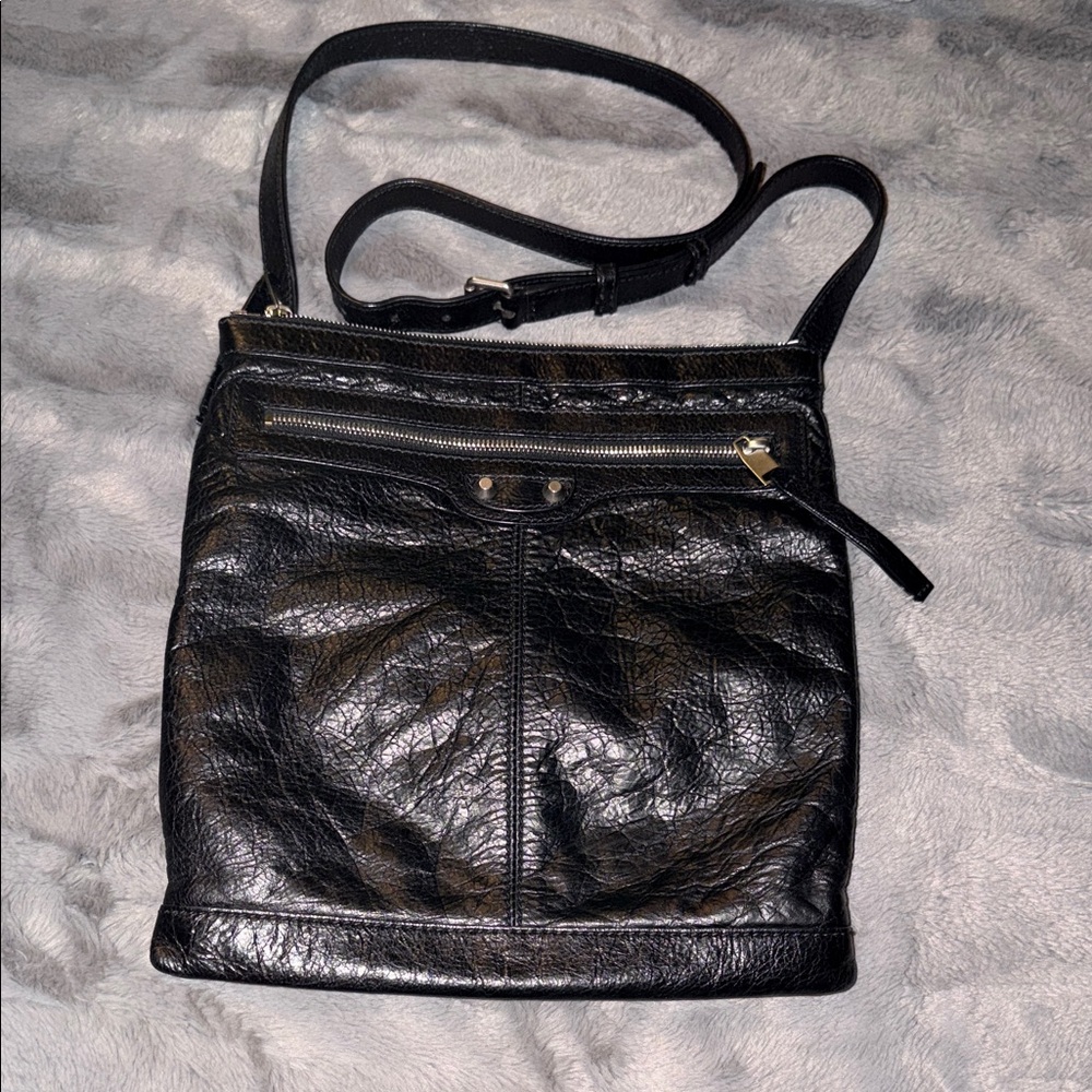 Preloved Balenciaga Black Leather messager crossbody Bag great condition.
